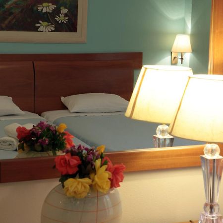 Kyniska Hotel Плітра Екстер'єр фото