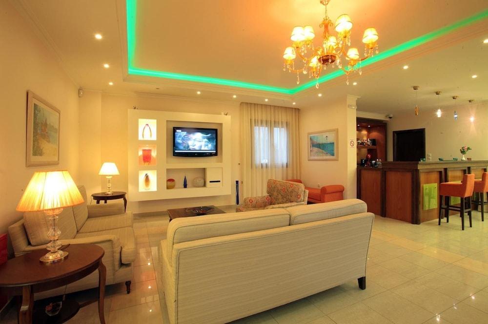 Kyniska Hotel Плітра Екстер'єр фото