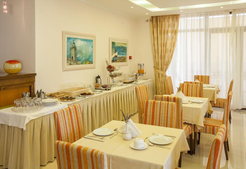 Kyniska Hotel Плітра Екстер'єр фото