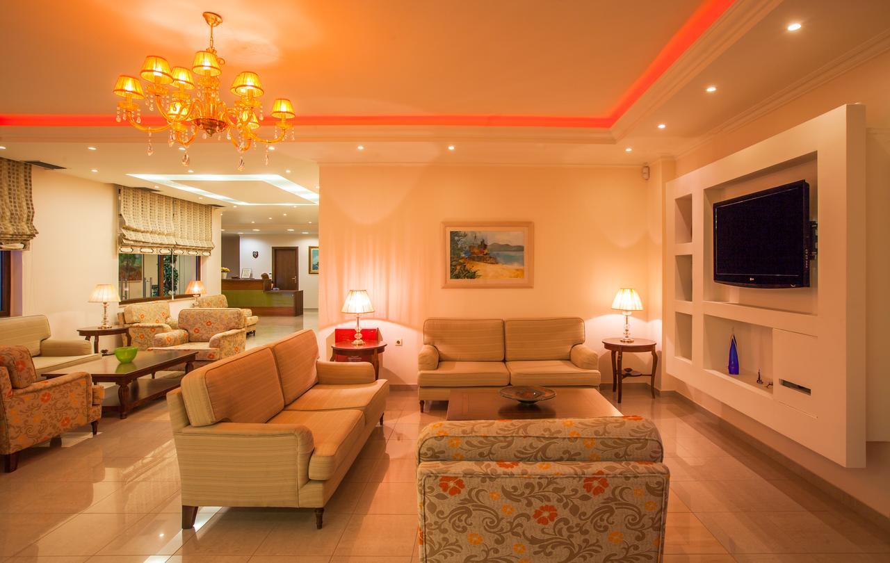 Kyniska Hotel Плітра Екстер'єр фото