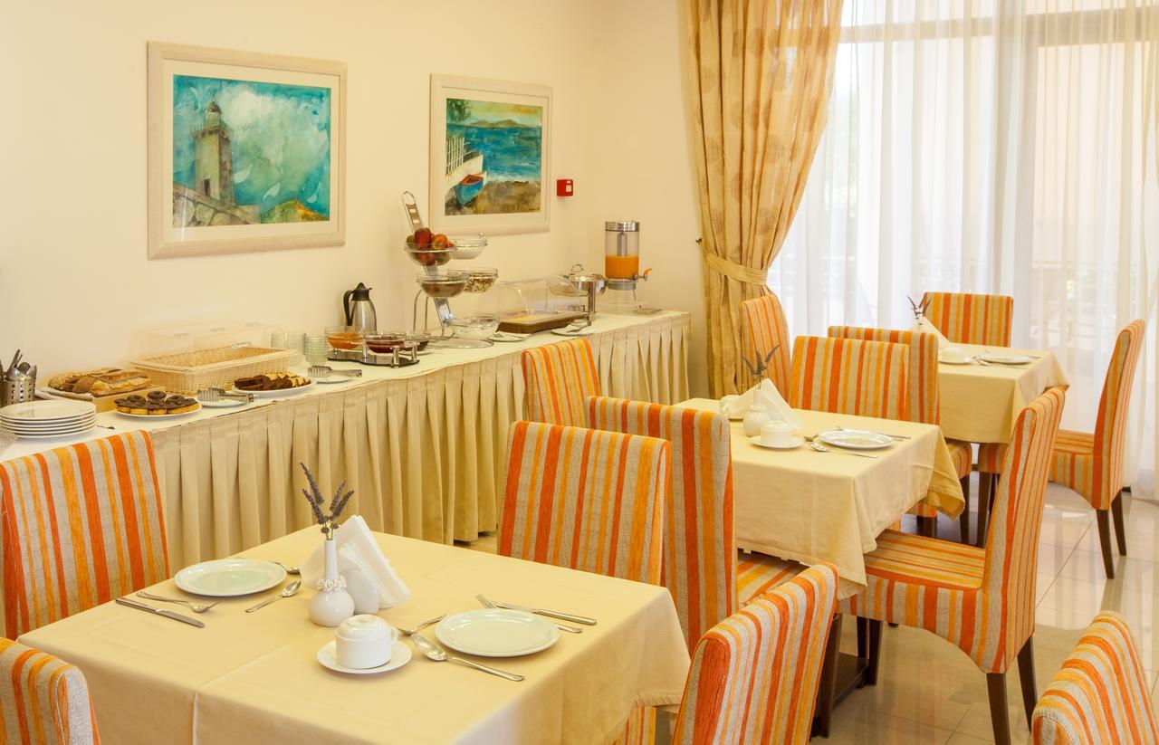 Kyniska Hotel Плітра Екстер'єр фото