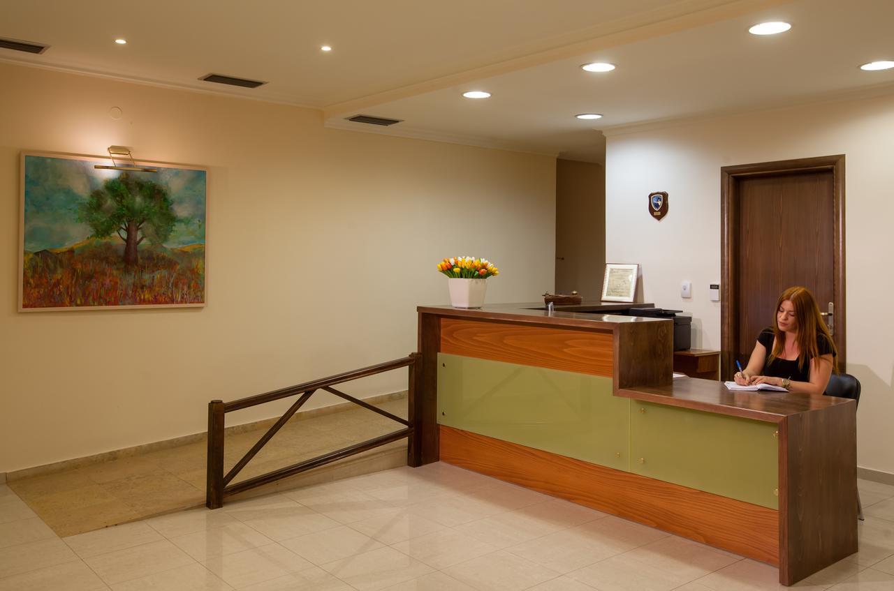 Kyniska Hotel Плітра Екстер'єр фото
