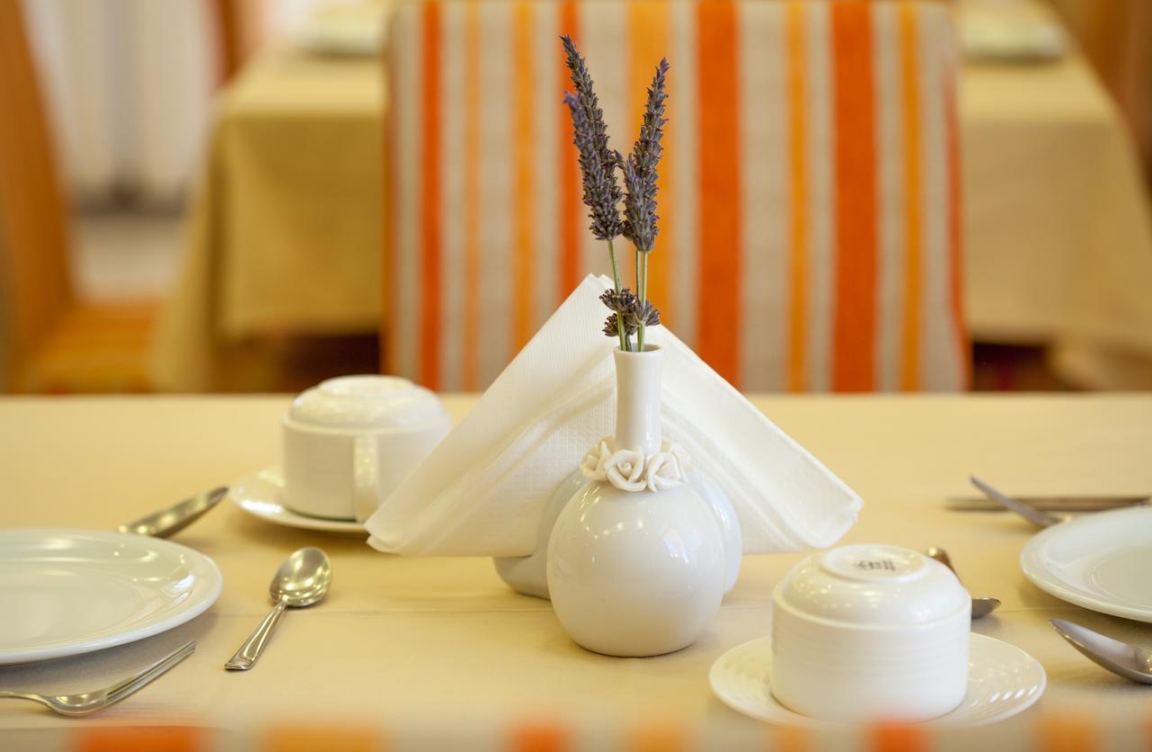 Kyniska Hotel Плітра Екстер'єр фото