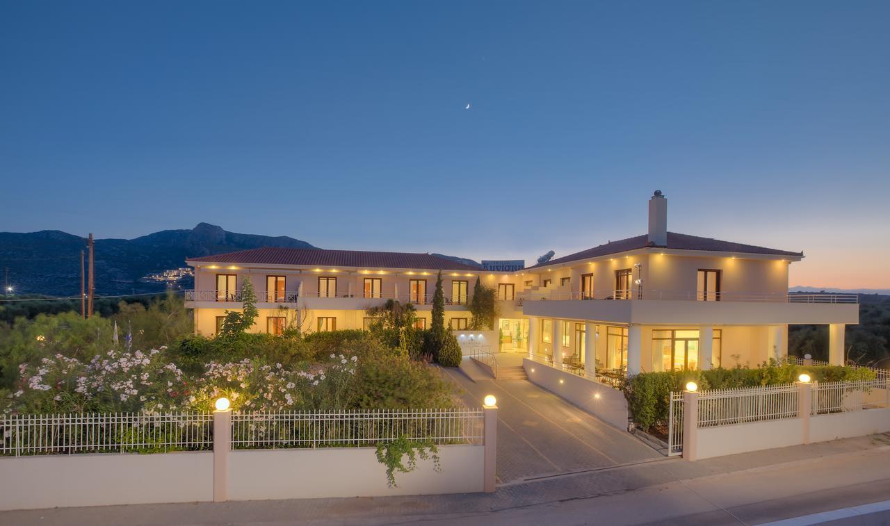 Kyniska Hotel Плітра Екстер'єр фото