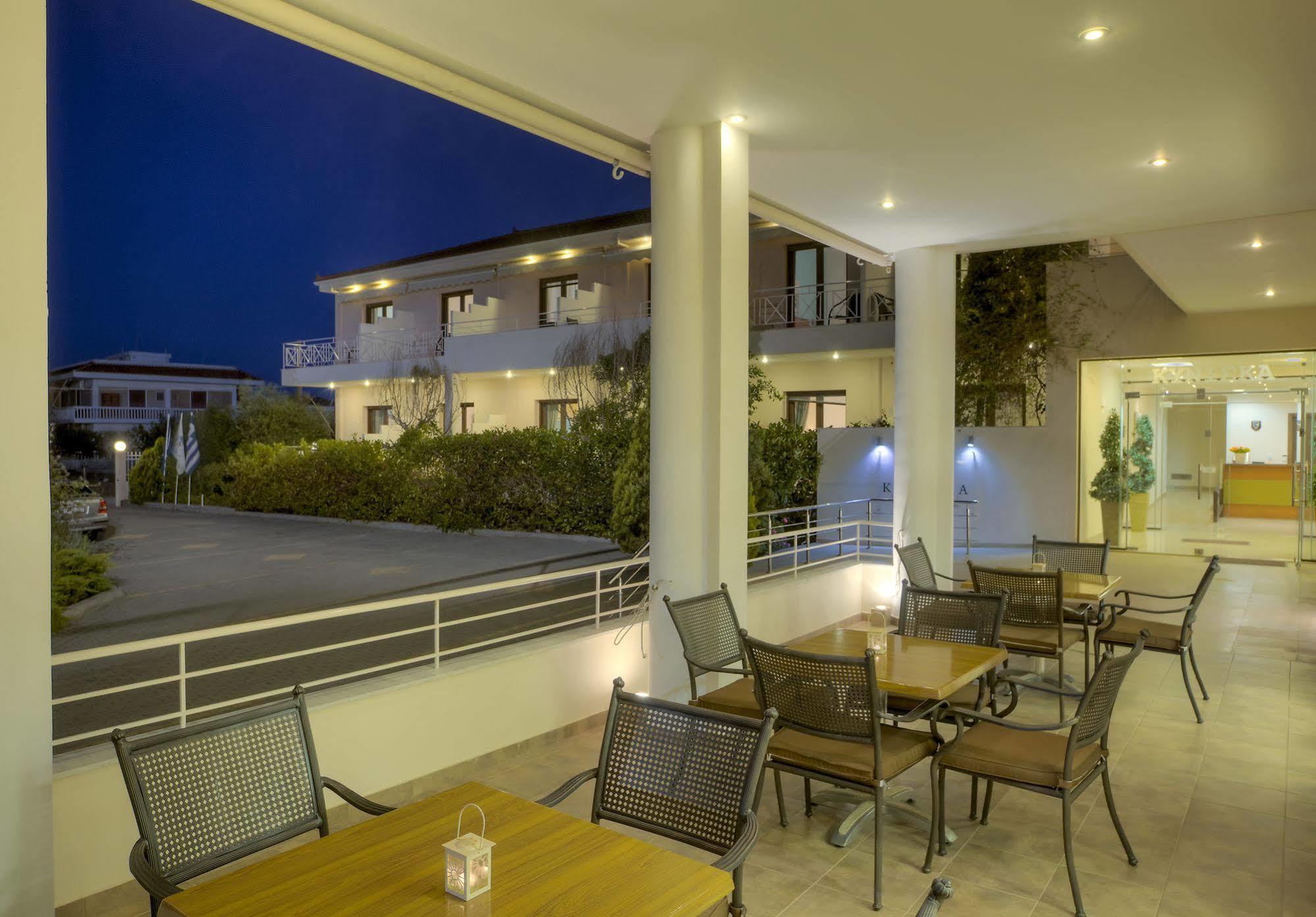 Kyniska Hotel Плітра Екстер'єр фото
